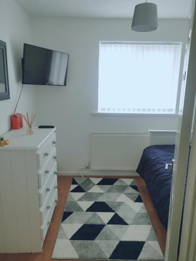 Room In A Friendly Home In A Quite Neighborhood Of คาร์ดิฟฟ์ ภายนอก รูปภาพ